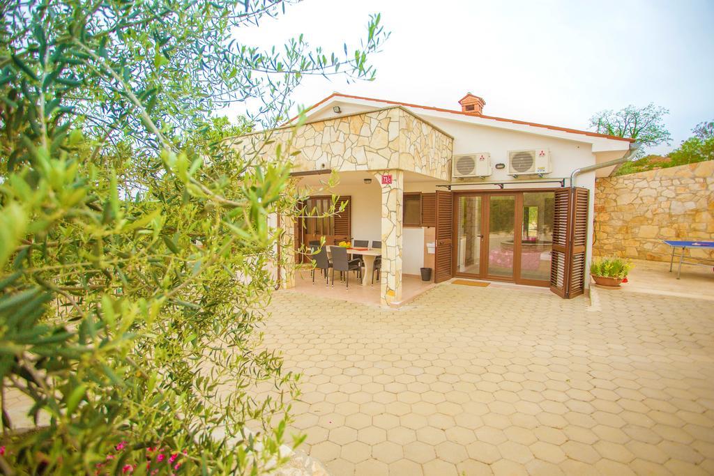 Villa Lara Karojba Номер фото