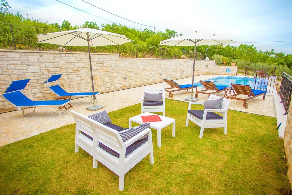 Villa Lara Karojba Номер фото