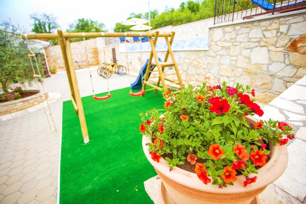 Villa Lara Karojba Номер фото